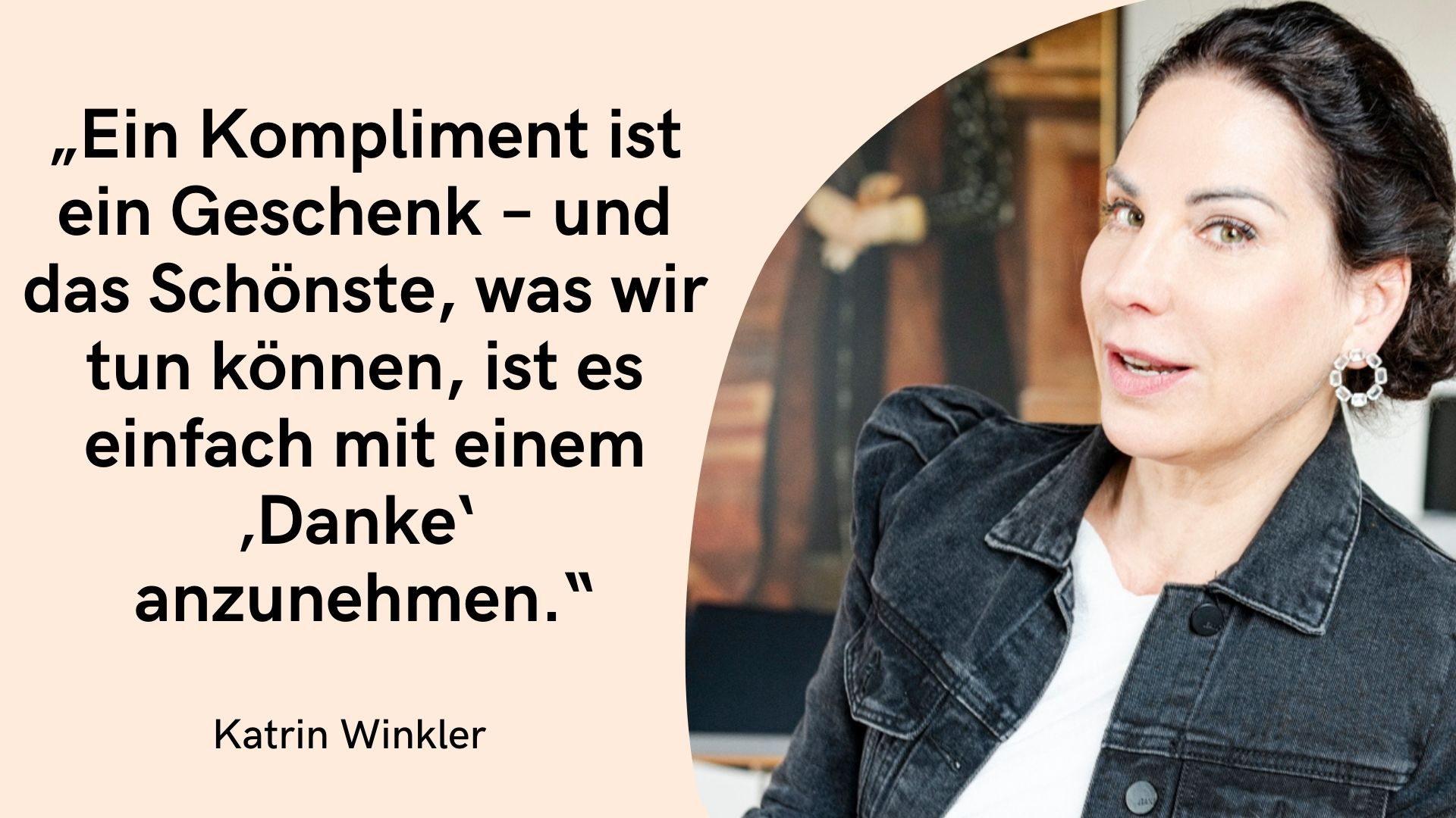 Rechts ein Bild von Prof. Dr. Katrin Winkler. Links ein Zitat: "Ein Kompliment ist ein Geschenk - und das Schönste, was wir tun können, ist es einfach mit einem "Danke" anzunehmen" - Komplimente im Job